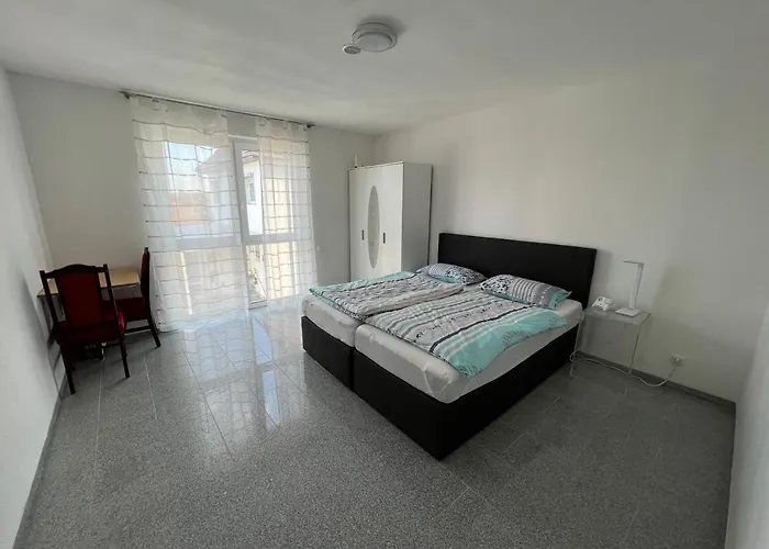 Modernes Monteurhaus Mit Viel Platz Lägenhet